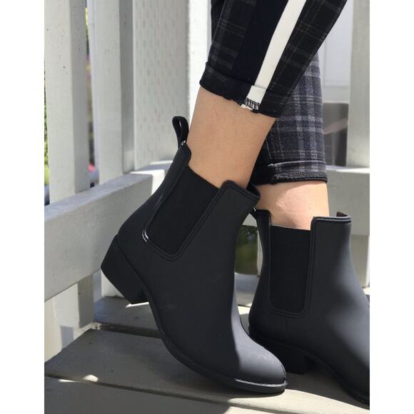 JEFFREY CAMPBELL Forecast 2 Chelsea Rain Boots Ankle Waterproof Black Matte Sz 8 - Picture 1 of 9